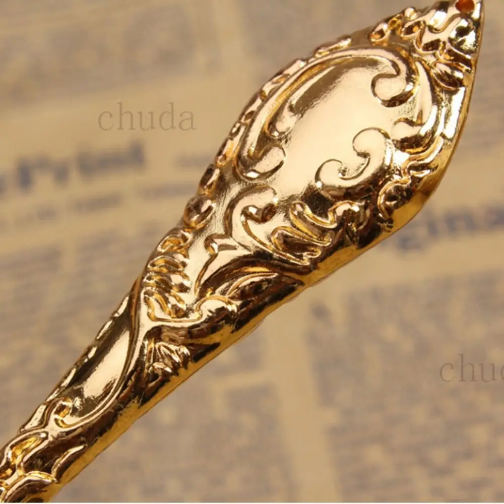 1pc Ultra-Portable Pocket Tool 5X Metal Handheld Magnifier Exquisite Carved Delicate Pattern for Reading books,Newspapers