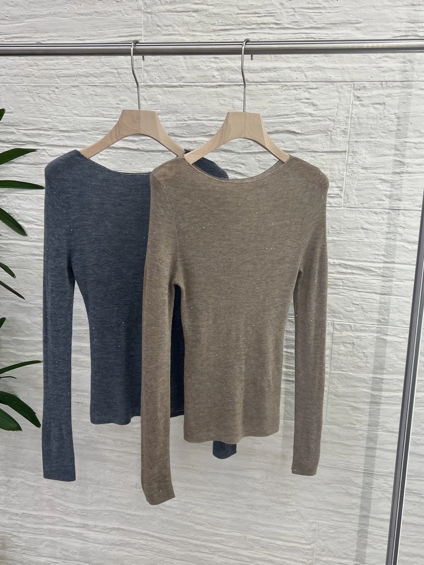 เสื้อถักไหมพรมผู้หญิง แขนยาว คอกลม ประดับลูกปัด ทรงเข้ารูป แฟชั่น ทันสมัย ใส่ได้หลายโอกาส สไตล์ลำลอง