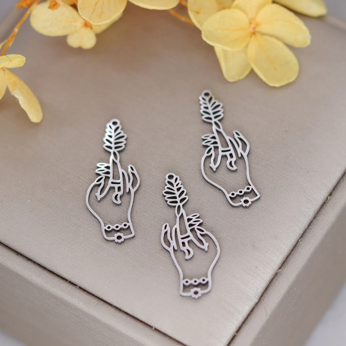 3-шт-подвески-из-нержавеющей-стали-рука-держащие-цветочные-украшения-кулон-для-изготовления-ювелирных-изделий-своими-руками-ожерелье-браслет-оптовая-продажа-брелок