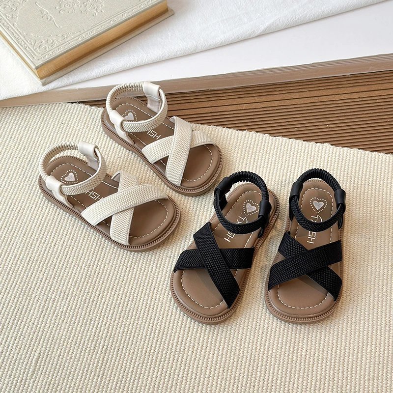 

Новые детские летние сандалии 2026 года с перекрестными ремешками, модные пляжные сандалии для детей, нескользящие, с открытым носком, универсальные, для девочек, на плоской подошве, дышащие