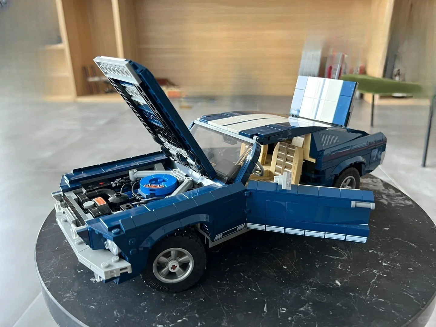 nouveau-modele-de-voiture-moc-bleu-et-blanc-blocs-de-construction-de-decoration-de-maison-pour-garcons-comme-cadeau-du-nouvel-an