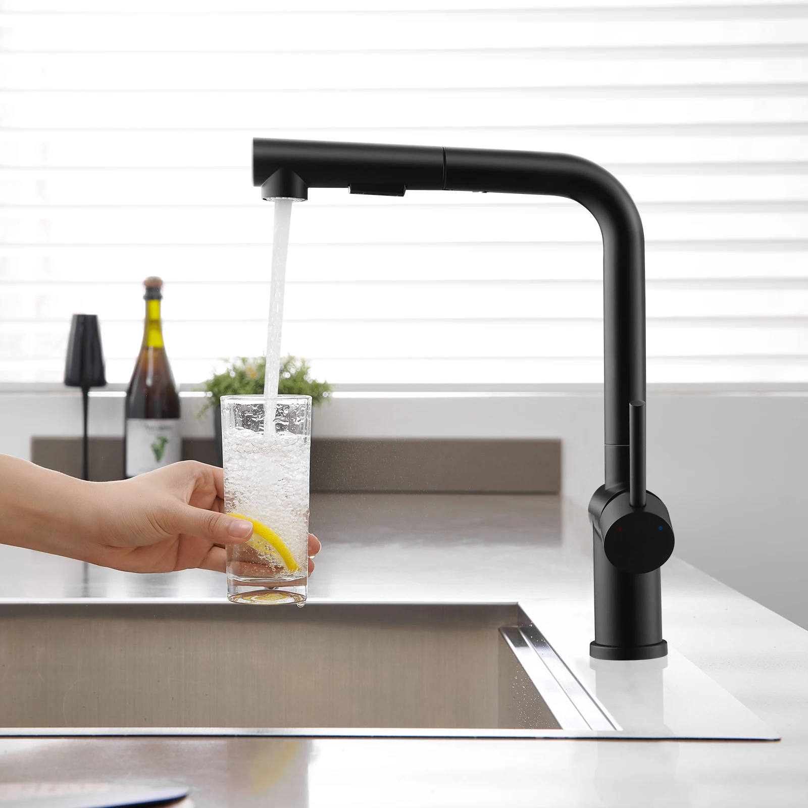 Oeegoo Kitchen Faucet with Pull-Out Shower, High Pressure Kitchen Faucet Black with Two Water Jet Types, Kitchen Mixer Tap