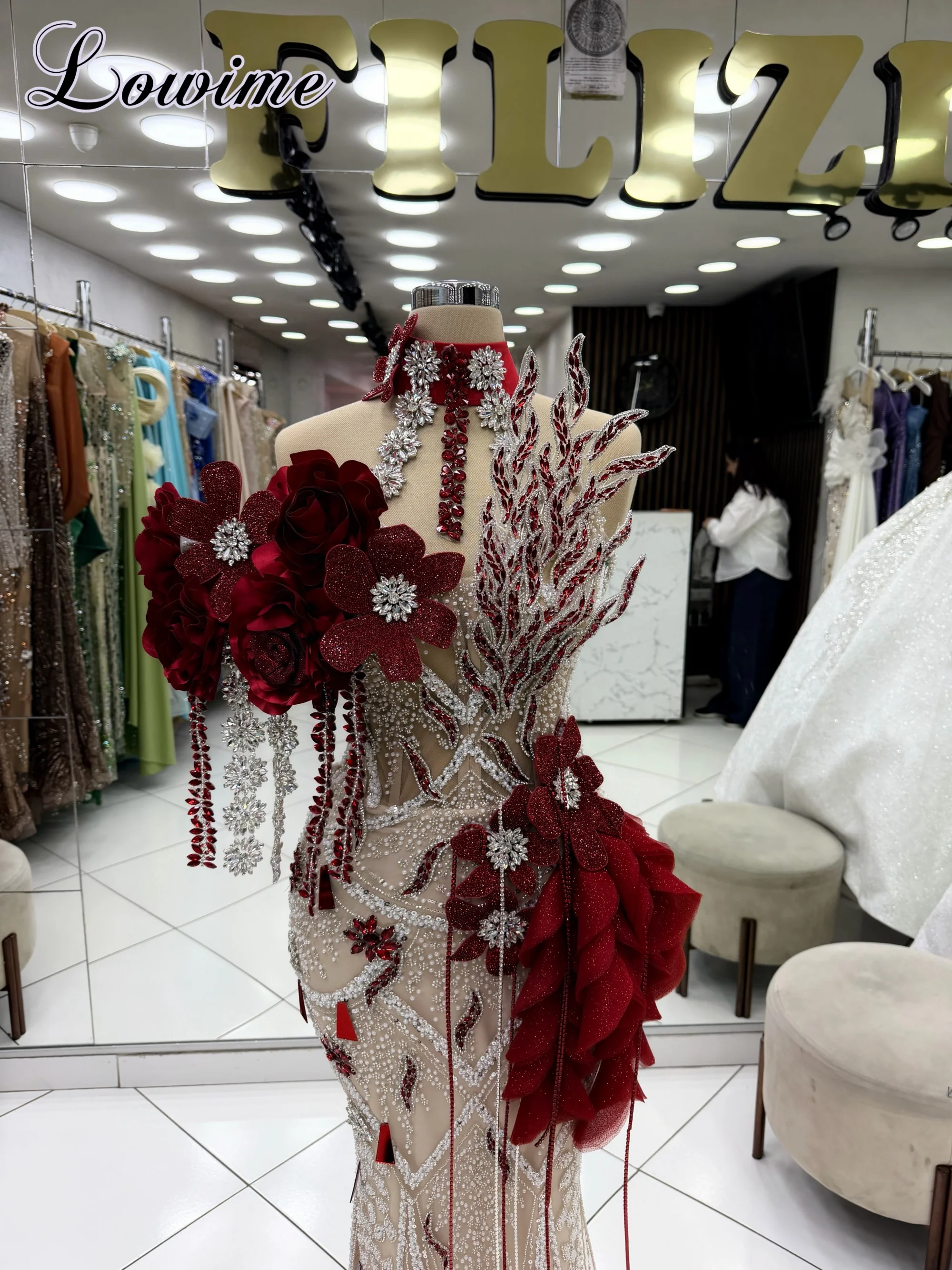 2027 New Fashion Evening Dresses With Crystals Halter Sparkling Celebrity Dresses Elegant Coutures Robes De Soirée Customized
