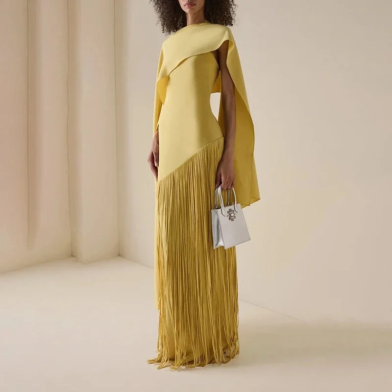 Vestido de Moda Europea Primavera Otoño 2026, Color Sólido, Corte Entallado, con Flecos en el Bajo, Silueta Maxi, para Mujer, Ideal para Fiestas, Citas y Eventos Elegantes