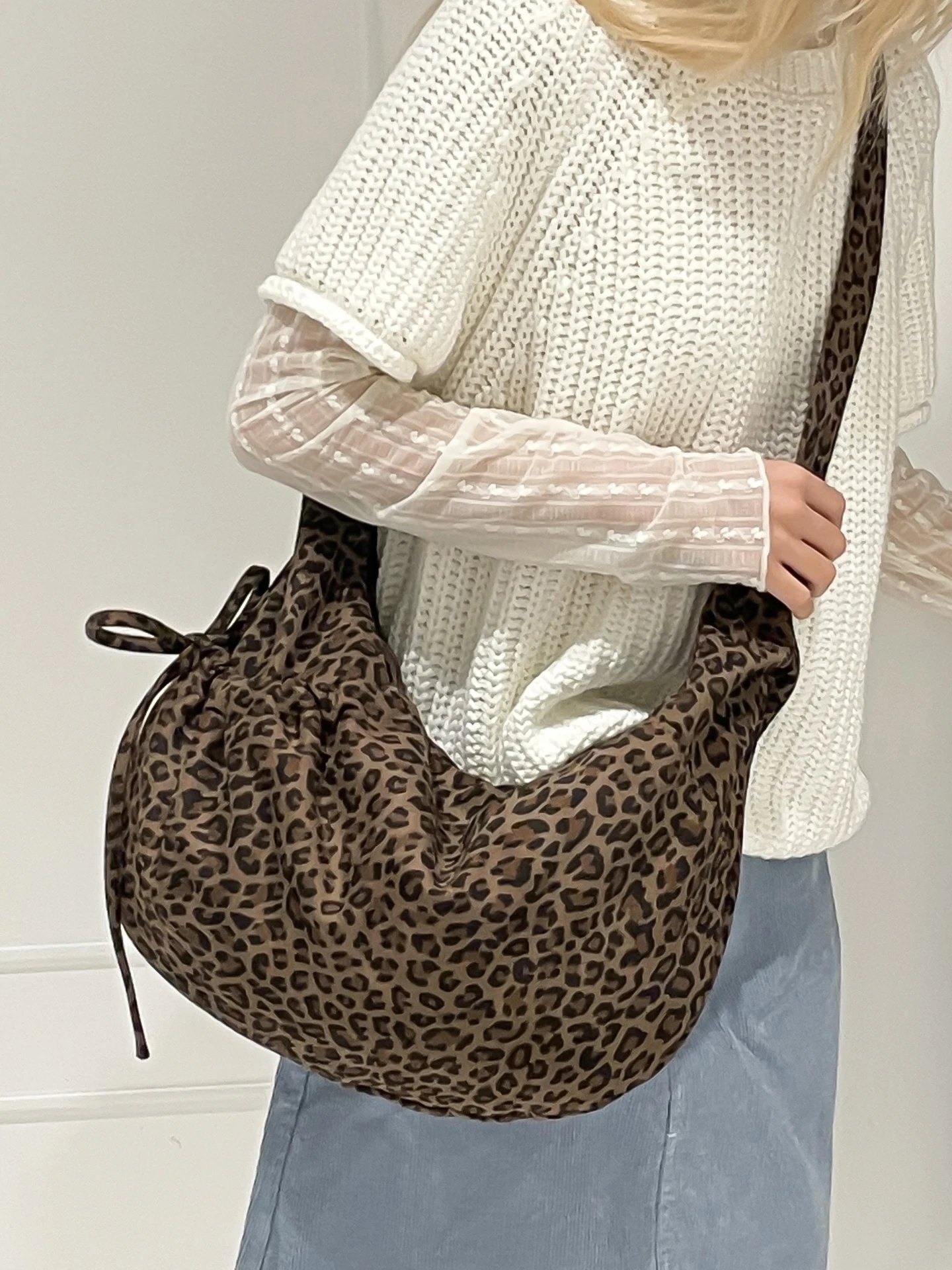 

Casual Large Capaci Women's Bag 2025 New Autumn Winter Folded Dumpling Crossbody Bag Commuting Leopard Pattern Nylon Handbag