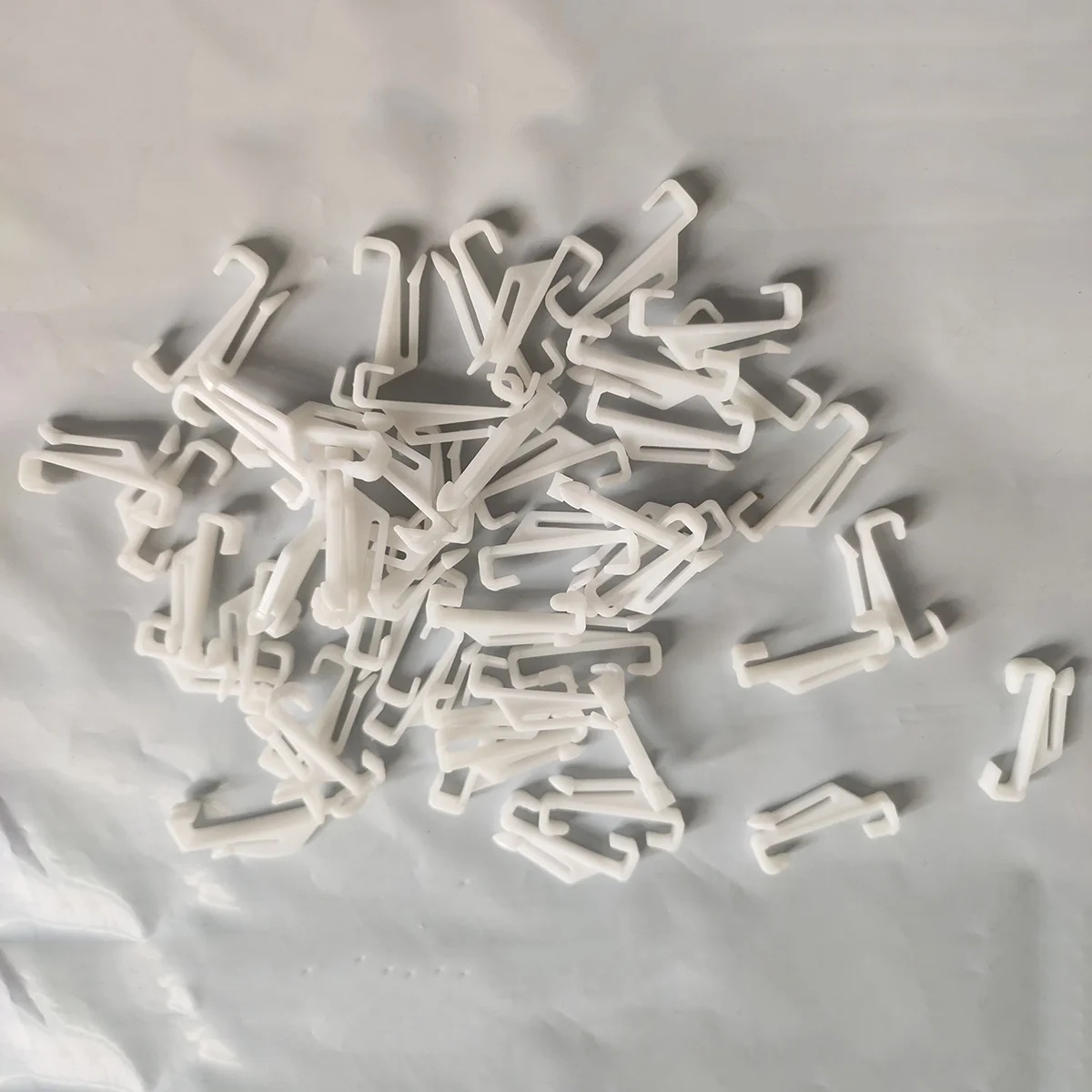 50 PCS Rod Slides for Curatin Gilded White Curtain Gilders Bean Sprout Shape Rail Track