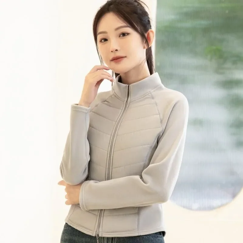 

Облегающая и теплая хлопковая куртка с толстовкой с тонкой талией