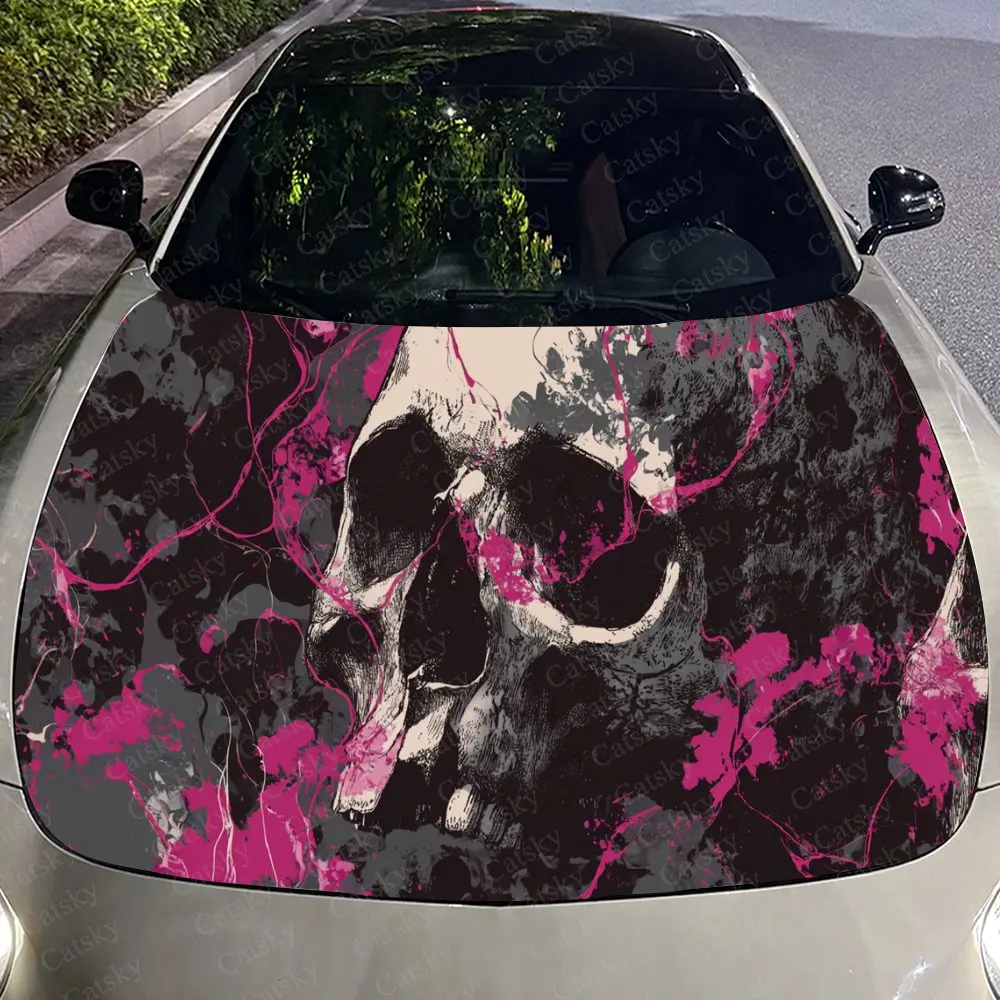 ملصق سيارة على شكل جمجمة مع زهور وردية وعنصر ديناميكي، دمج فني بتصميم قوطي رومانسي، مما يخلق لونًا جريءًا فنيًا #4