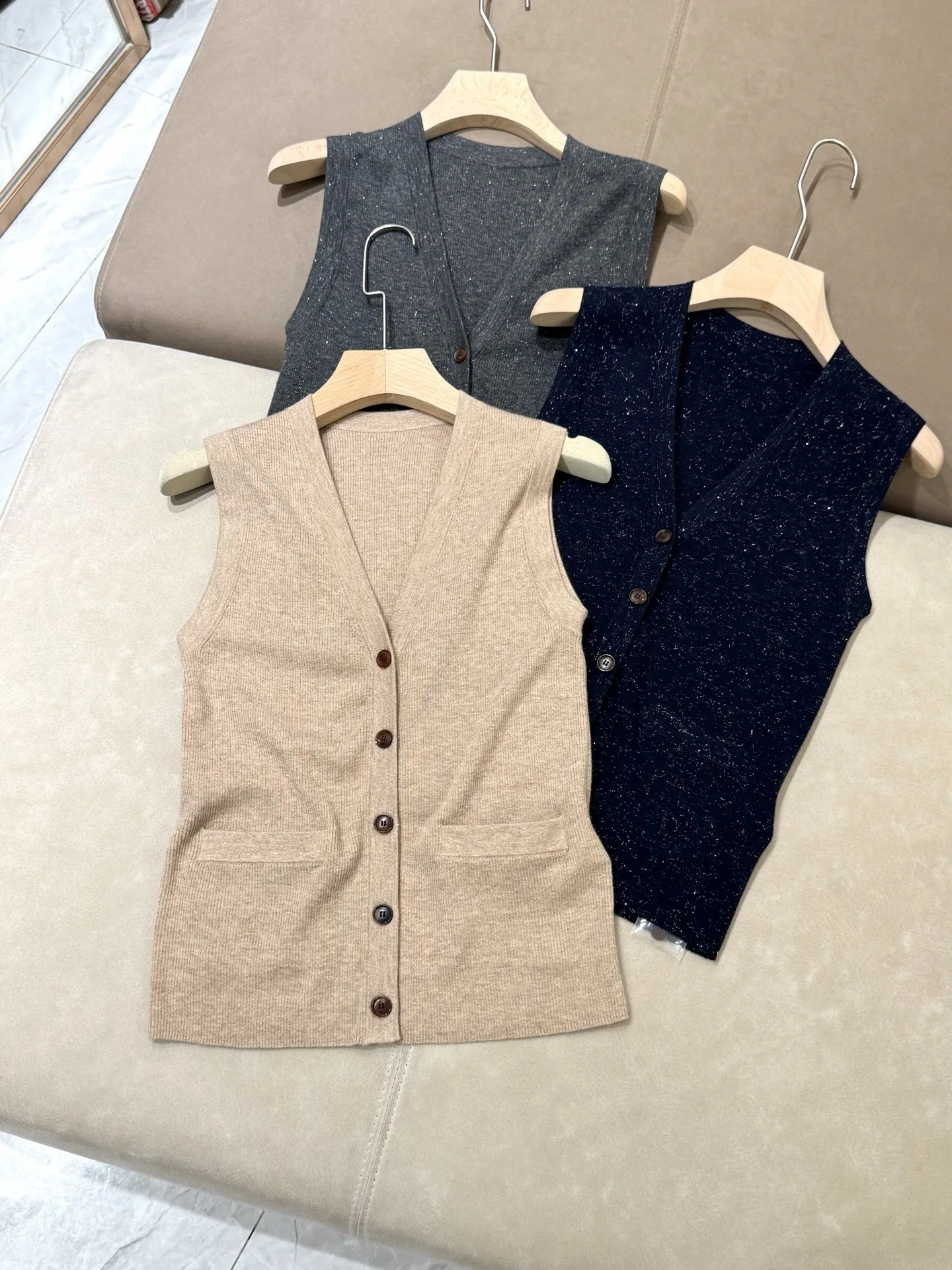 

Осень-зима женский вязаный шелковый жилет Camere Svel повседневный мягкий теплый шерстяной топ с v-образным вырезом для поездок на работу