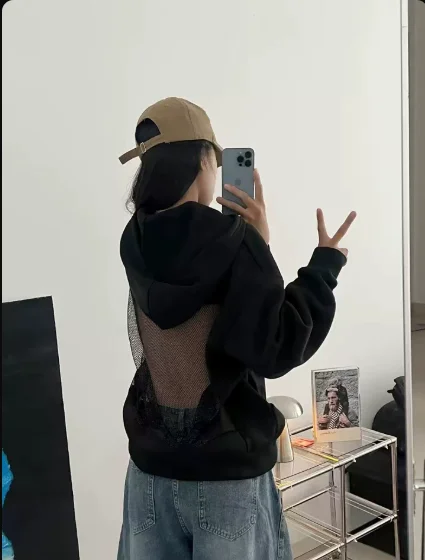 O moletom com capuz vazado da American Hot Girl para o outono é moderno, individualista e versátil para a rua