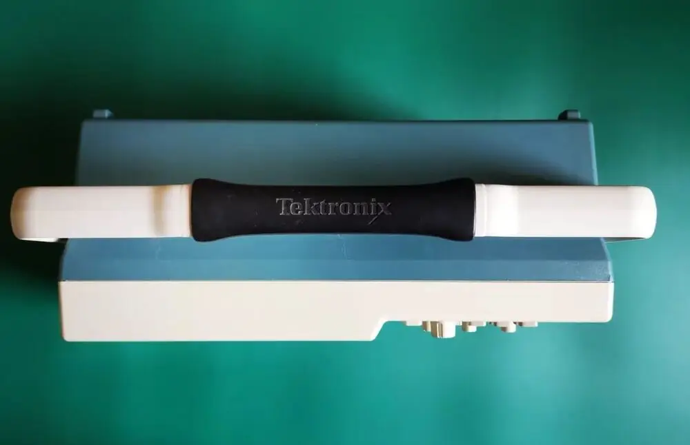 Tektronix TDS3044B 400MHz 4-Channel Digital Oscilloscope with 5GS Bandwidth High Performance Product