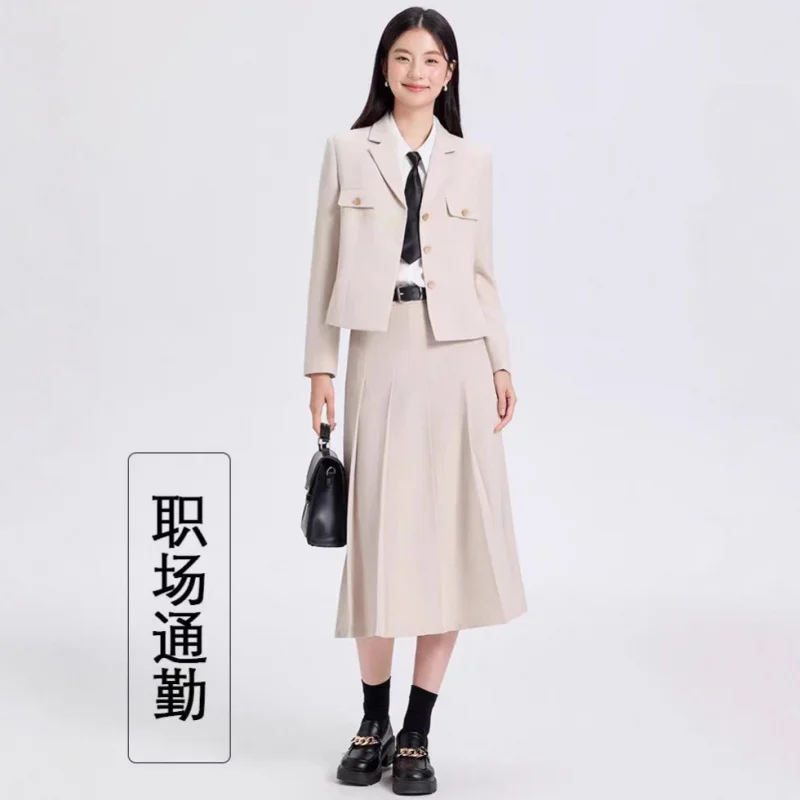 

Женский формальный блейзер цвета экрю, короткий фасон для весны и осени, подходит для студенток, элегантный и профессиональный стиль.