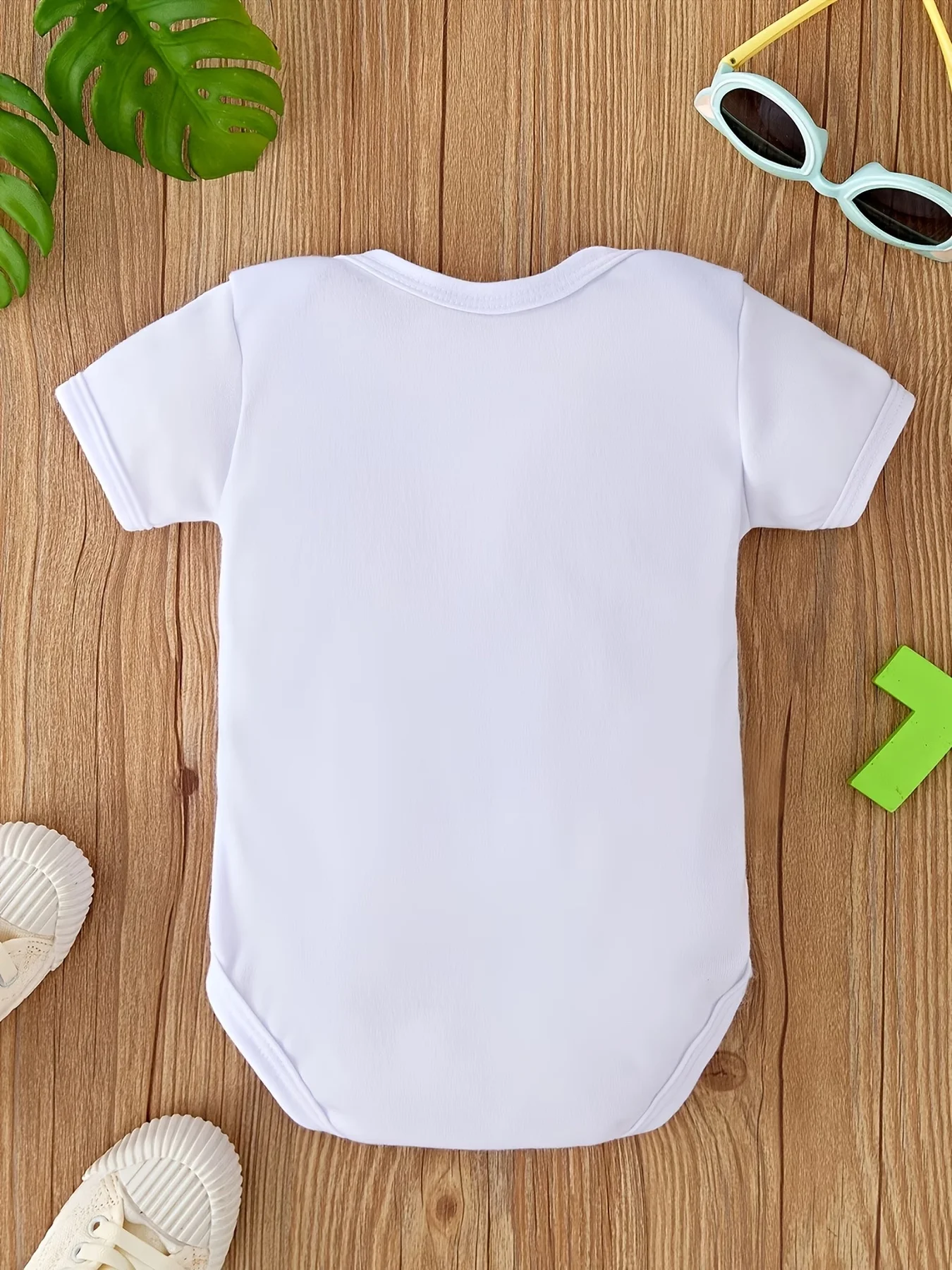 Cute Baby Triangle Romper with Spanish Meme Print of Black and White Cat Stylish and Casual Jumpsuit Suitable for Daily Crawling