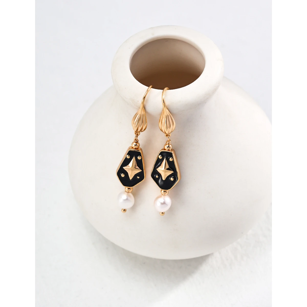 

NEW ​ Full Body S925 Pure Silver Plated With 18K Real Gold | Drop Glaze | Natural Freshwater Pearl Earrings 101981