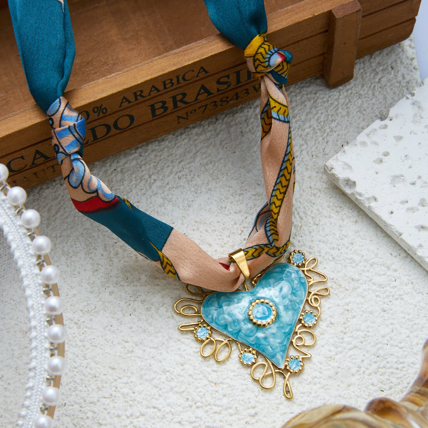 Romantische Edelstahl-Emaille-Herz-Halskette mit Seidenband für Damen, Hofstil, Seidenschal-Kette, Statement-Party-Schmuck, Geschenk – Detail 7