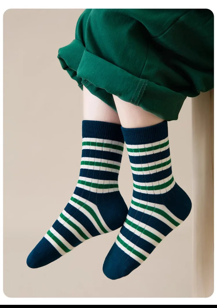 10 Paar Kinder Retro Buchstaben Gestreifte Crew-Socken aus Baumwolle, Atmungsaktive Wadenlange Socken für Jungen und Mädchen 3-12 Jahre, Schule und Alltag Kindersocken – Detail 8