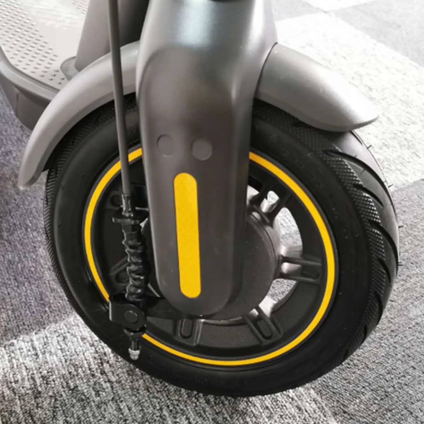

ABLB-2X No Inflation Explode Proof Tire Compatible For Ninebot Max G30 60/70-6.5 Black Vacuum Tire With Valve