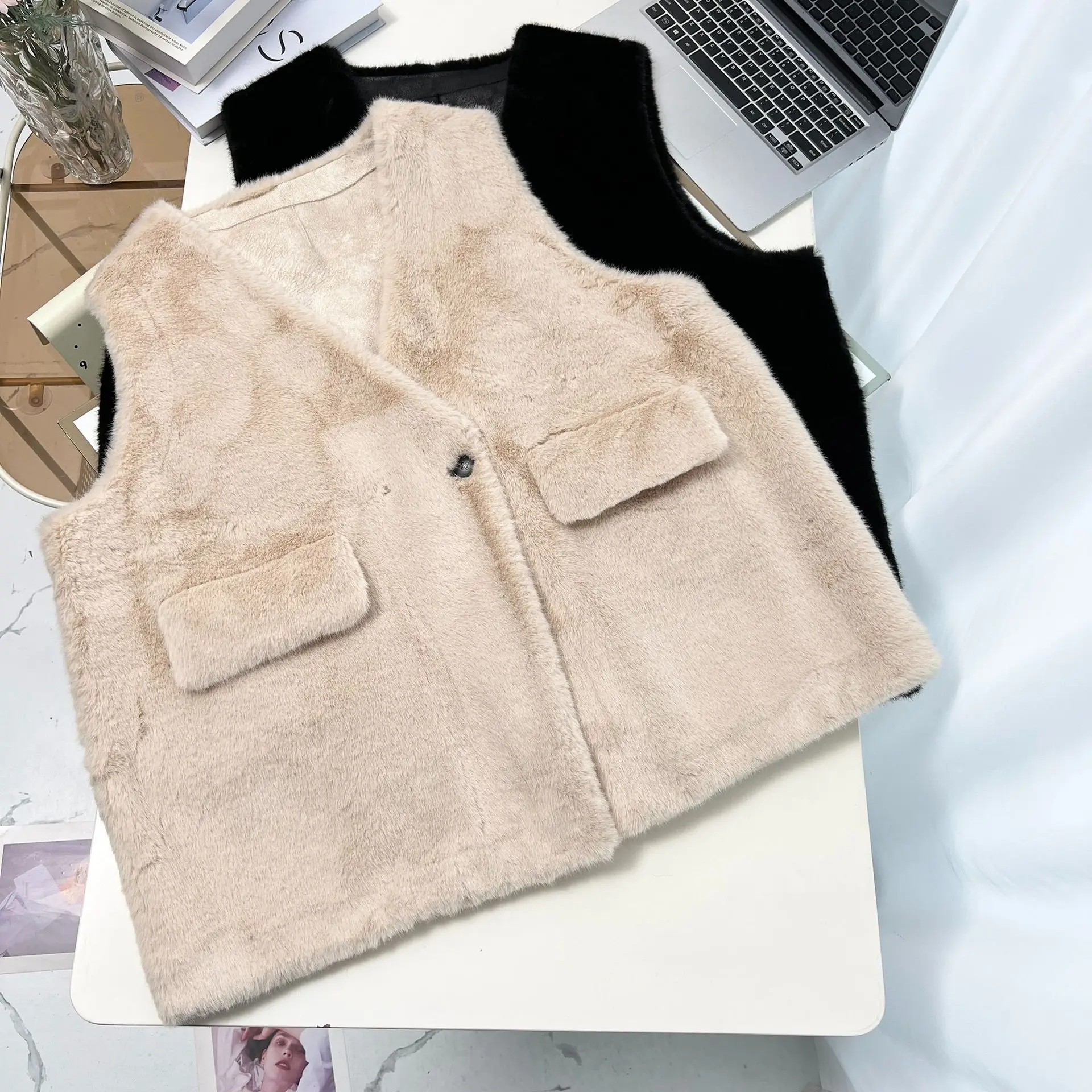 XXXXXXL موضة حجم كبير المرأة فو الفراء سترة جديدة أنيقة منتصف طول شتاء دافئ أكمام الخامس الرقبة صدرية 25016