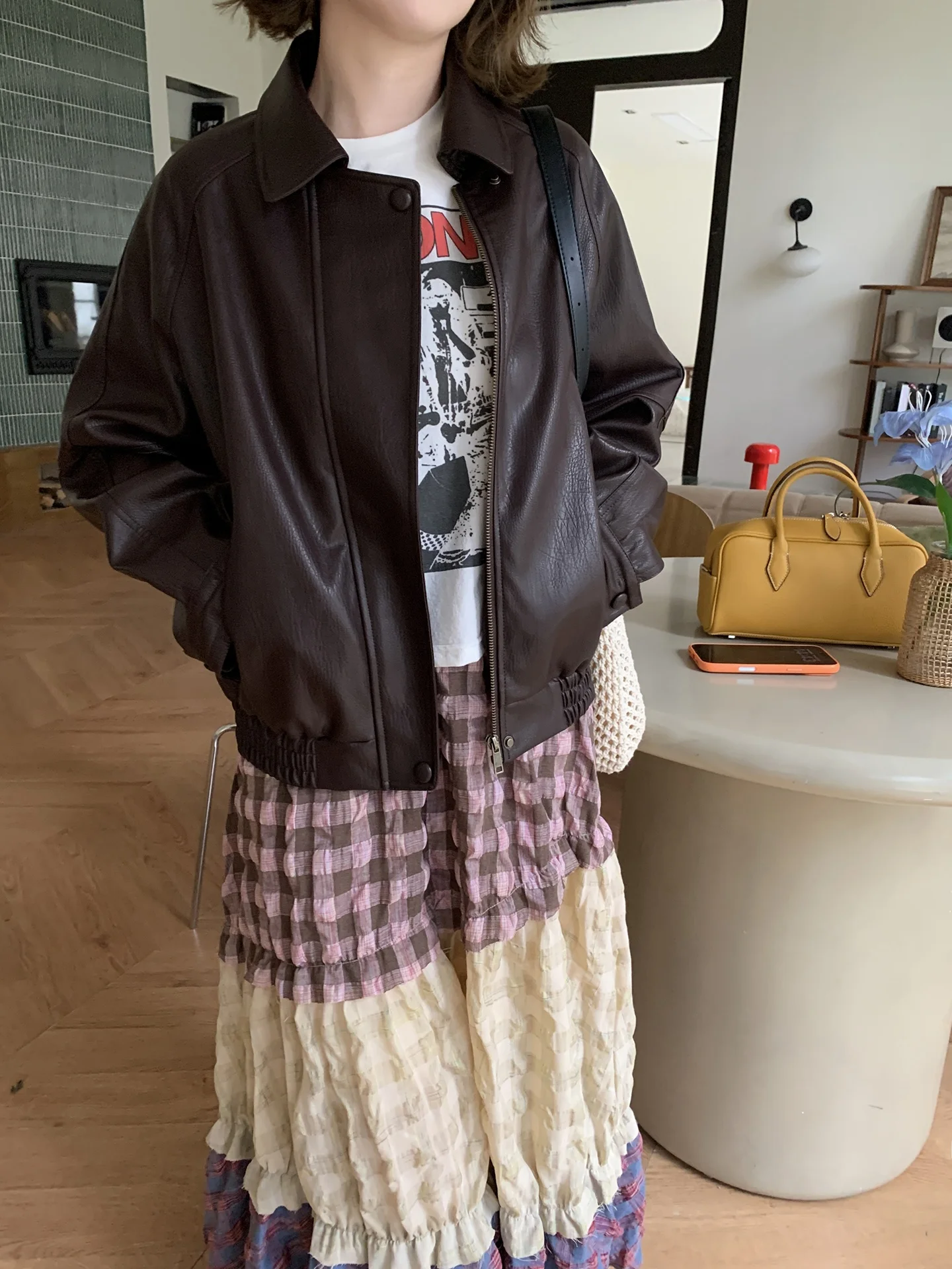 

XuanXuan Retro Hong Kong Style Brown Leather Jacket Women's Short Collar Motorcycle Jacket Casual Loose Fit Long Sleeve Zipper