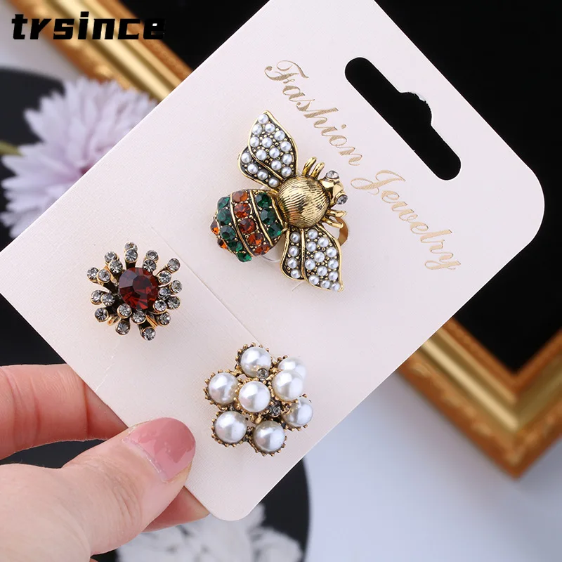 Three-piece Set of Vintage Pins Pearl Bee Brooches Fashion Accessories Luxury Corsages for Men and Women