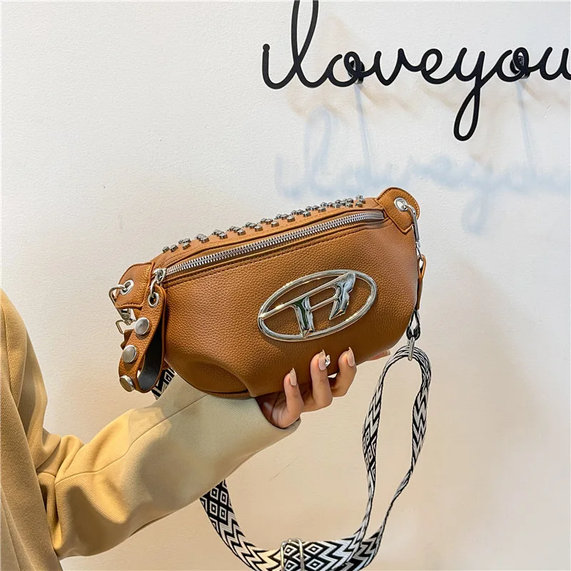 

Luxury Brand Fashion Spice Girl Style Riveted Bag Women 2025 New Spring Single Shoulder Crossbody Bag Simple Chest Bag