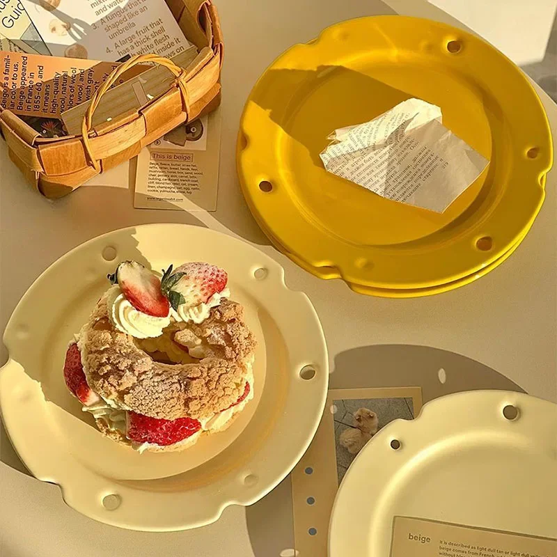 

Ceramic Dinner Plates Kawaii Cafe Hollow Cheese Dessert Plate Cute Breakfast Bread Dishes Party Charger Plates Gift