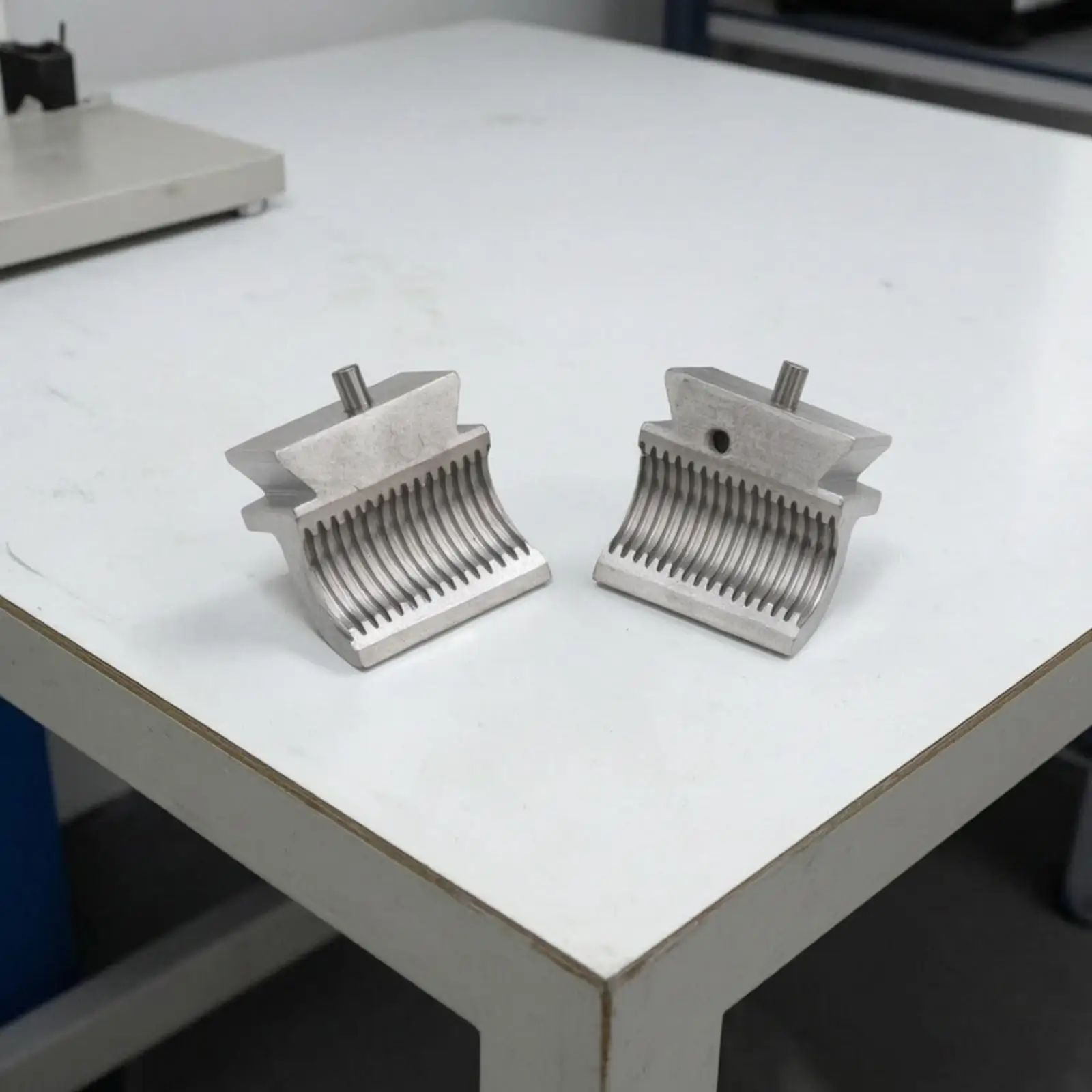 Split Nut with Locking Pins Interlocking Split Threaded Nut Openable Lock Nuts for Mechanics, Mechanical Assembly, Industrial