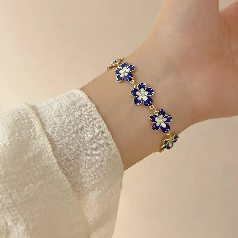 

Retro Flower Women's Bracelet Enamel Floral Bracelet Light Luxury Versatile High End Unique Design Girlfriend Accessorie