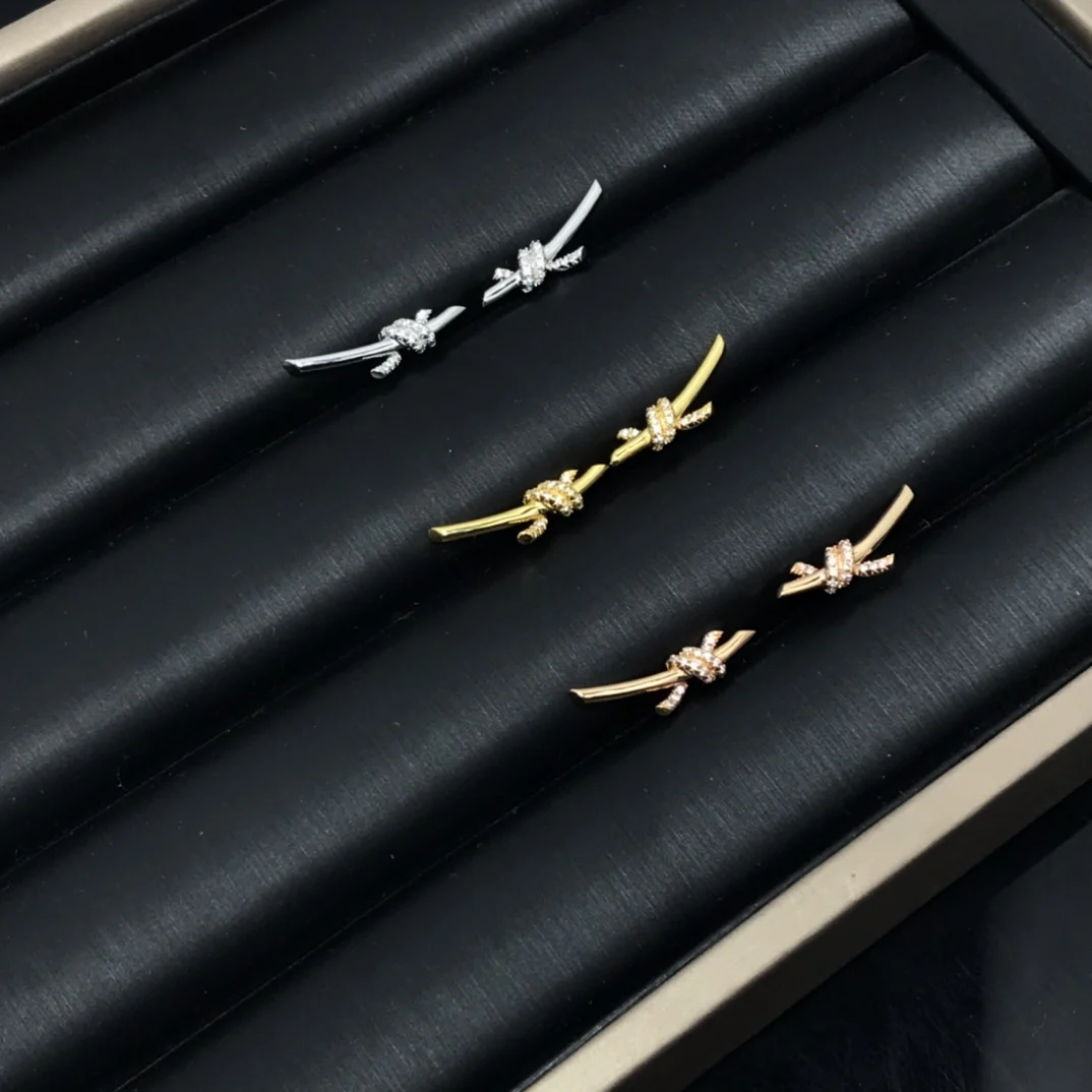 

S925 Silver Stud Earrings: Infuse Youthful Vigor, Accentuate Your Elegance, Budget-Conscious Luxury, Free Shipping Offered!"