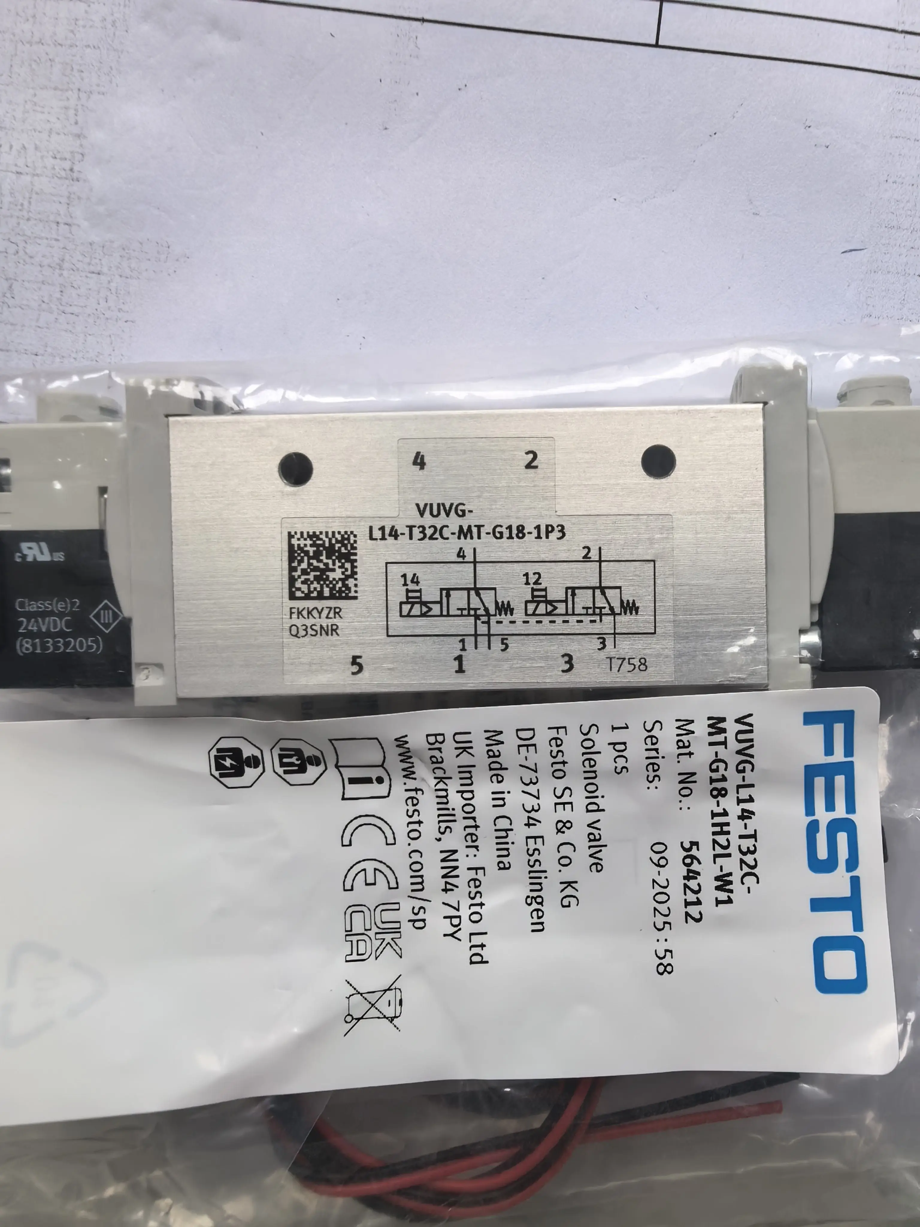 FESTO Festo solenoid valve VUVG-L14-T32C-MT-G18-1H2L-W1 order number 564212