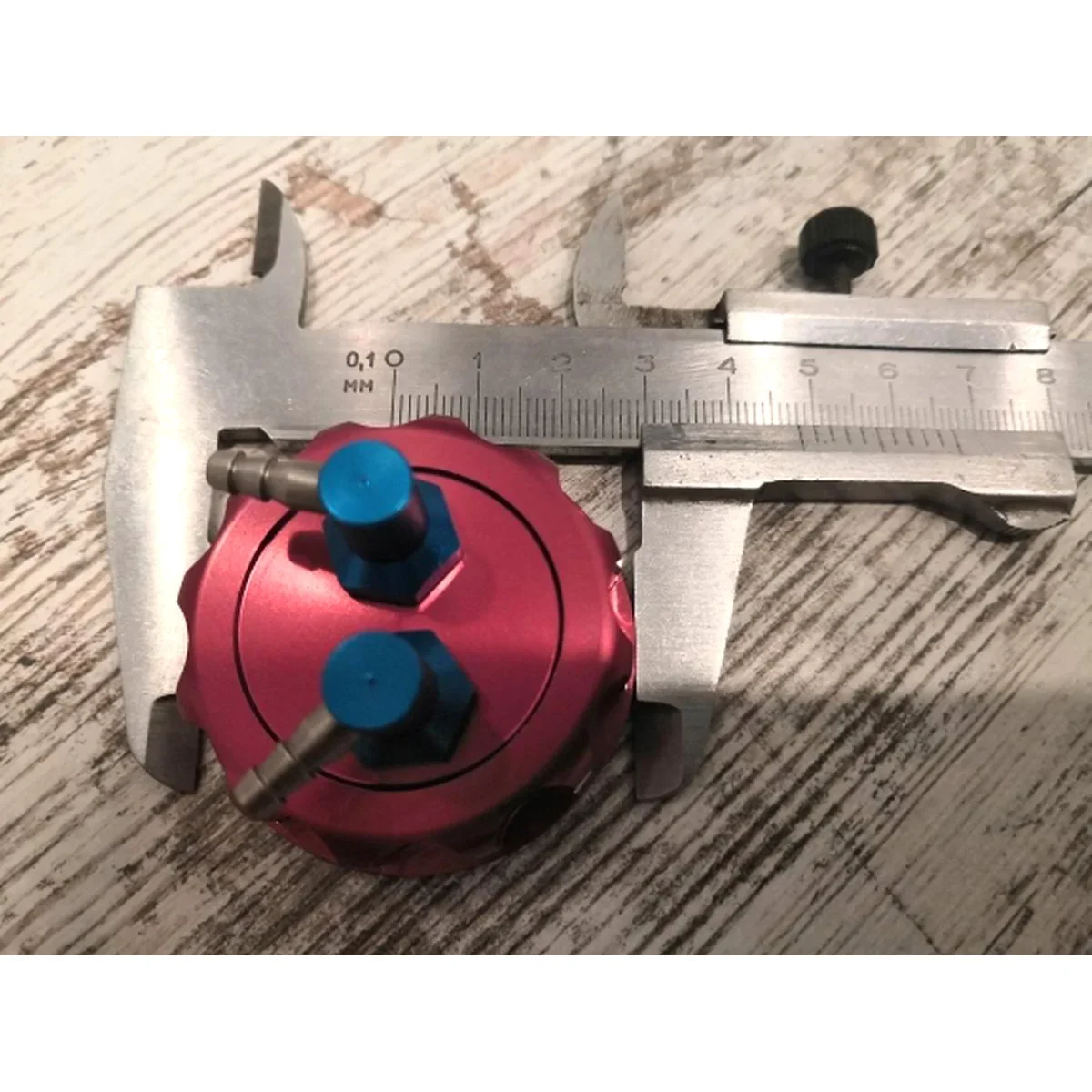 Coperchio Oilcan in lega di alluminio Coperchio della scatola del serbatoio Gasolin-e Tappo del tamburo dell'olio Filtro adattatore superiore per ala fissa per aereo RC