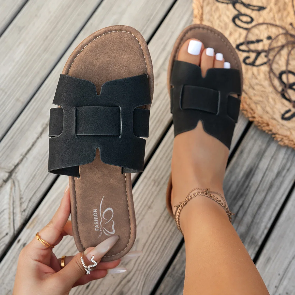 

Women Casual Anti-slip Slippers Outdoor Comfortable Sandals Fashion Flat Slippers Elegant Designer Shoes Summer New Slides Women