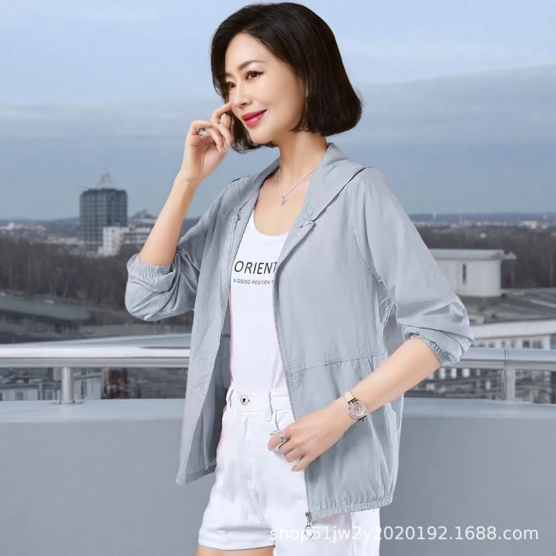 Vêtements de protection solaire pour femmes, veste fine, vêtements de protection solaire, soie glacée, respirant, grande taille, Cardigan pour mère d'âge moyen, été 2025