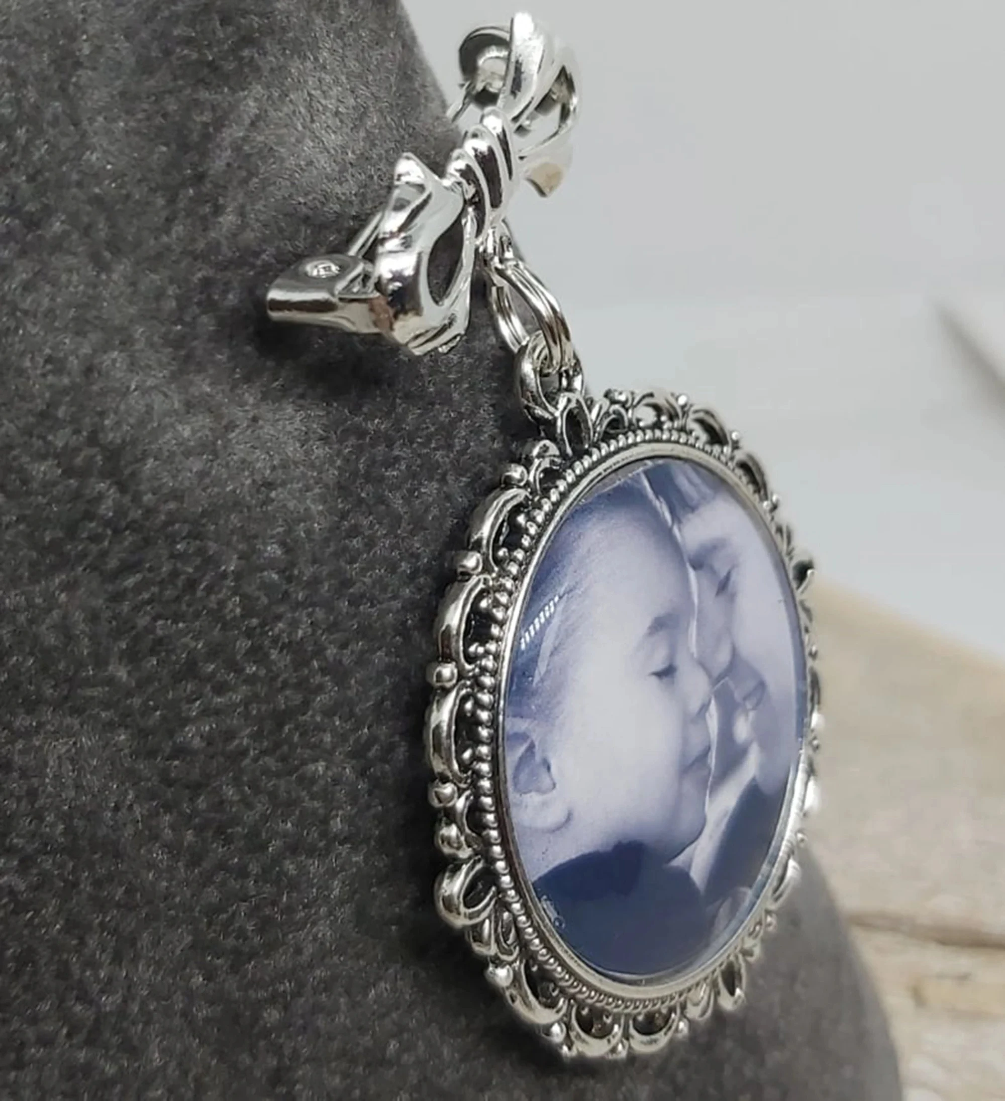 1/3pcs Custom Photo Brooch, Easy to Carry Unique Design, Valentine's Day Mother's Day Gift for Mom Family Good Friends, Keepsake