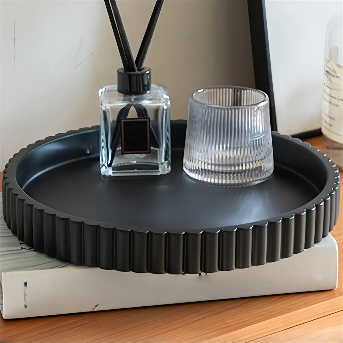 2026 New Tool Round Decorative Serving Tray, , 11 Inch, Ribbed Edge Design Round Tray, Living Room, Side Table,Console
