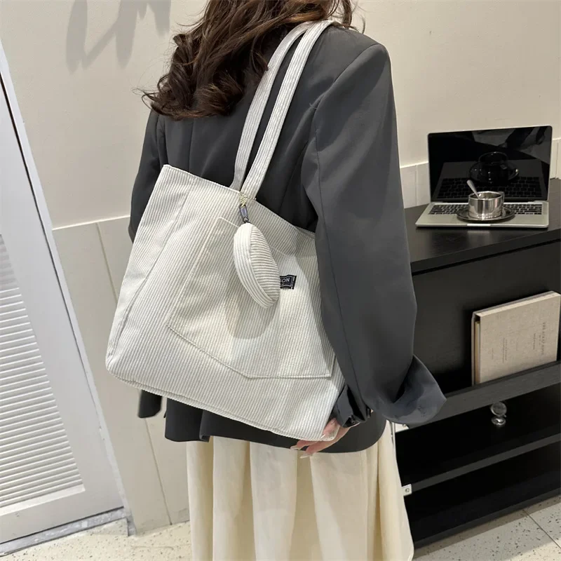 

Niche Design Tote Bag Fashion Simple Casual Versatile Shoulder Bag Unisex Large Capacity Corduroy Commuting Composite Bag