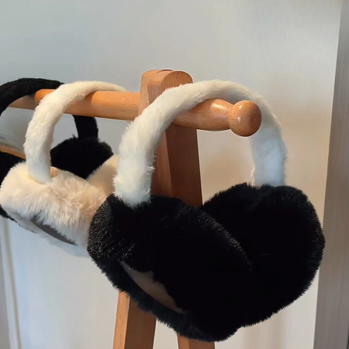 

Popular Contrasting Color Earmuffs Fashion Exquisite Imitation Rabbit Fur Plush Earmuffs Unisex Aldult Ear Muffs Ear Marm