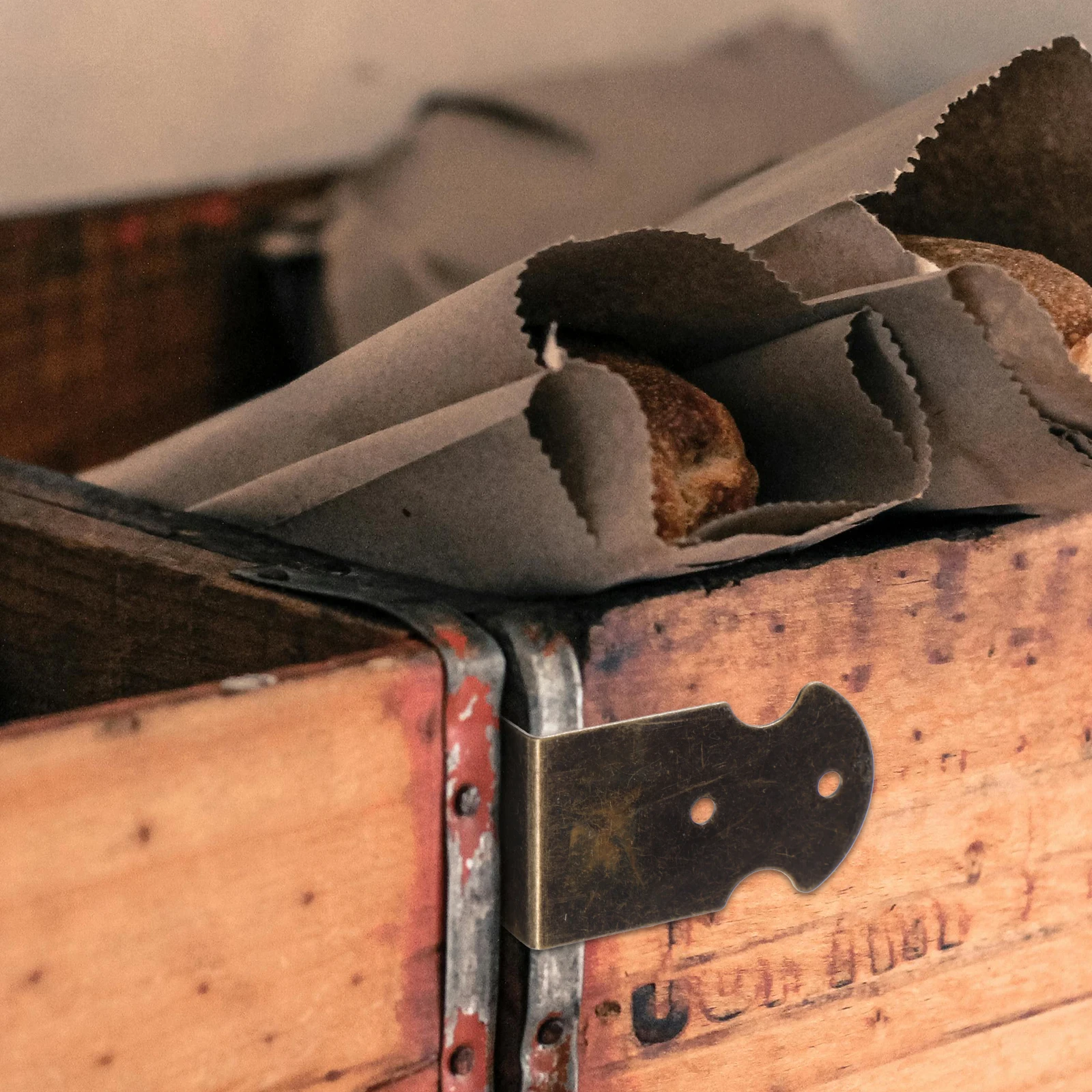 

20Pcs Wooden Box Corner Protectors Sturdy Metal Decorative Book Corners Protective Guards for Jewelry Case Furniture