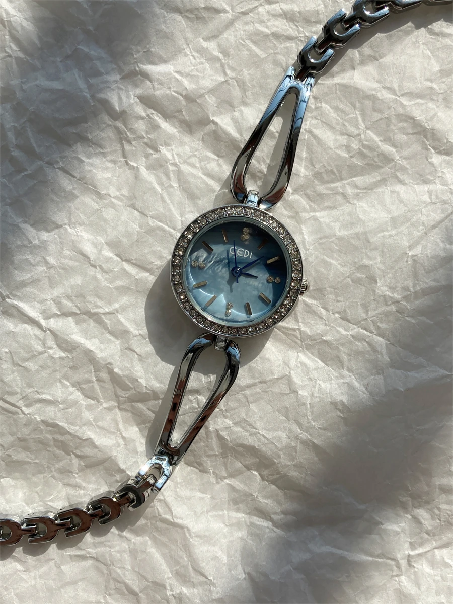Elegant Women'S WristwatchLuxurious Design Blue Dial Student-Style Bracelet Watch Perfect Gift For Women Ideal For Women To Wear