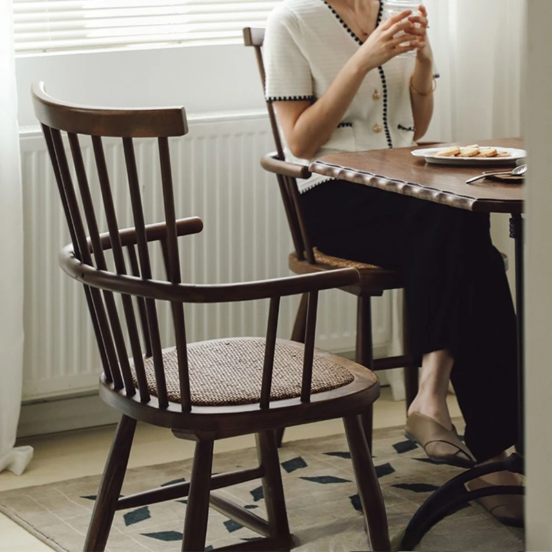 Cadeira retrô de madeira maciça, cadeira de mesa, cadeira de jantar com apoio de braço medieval francês