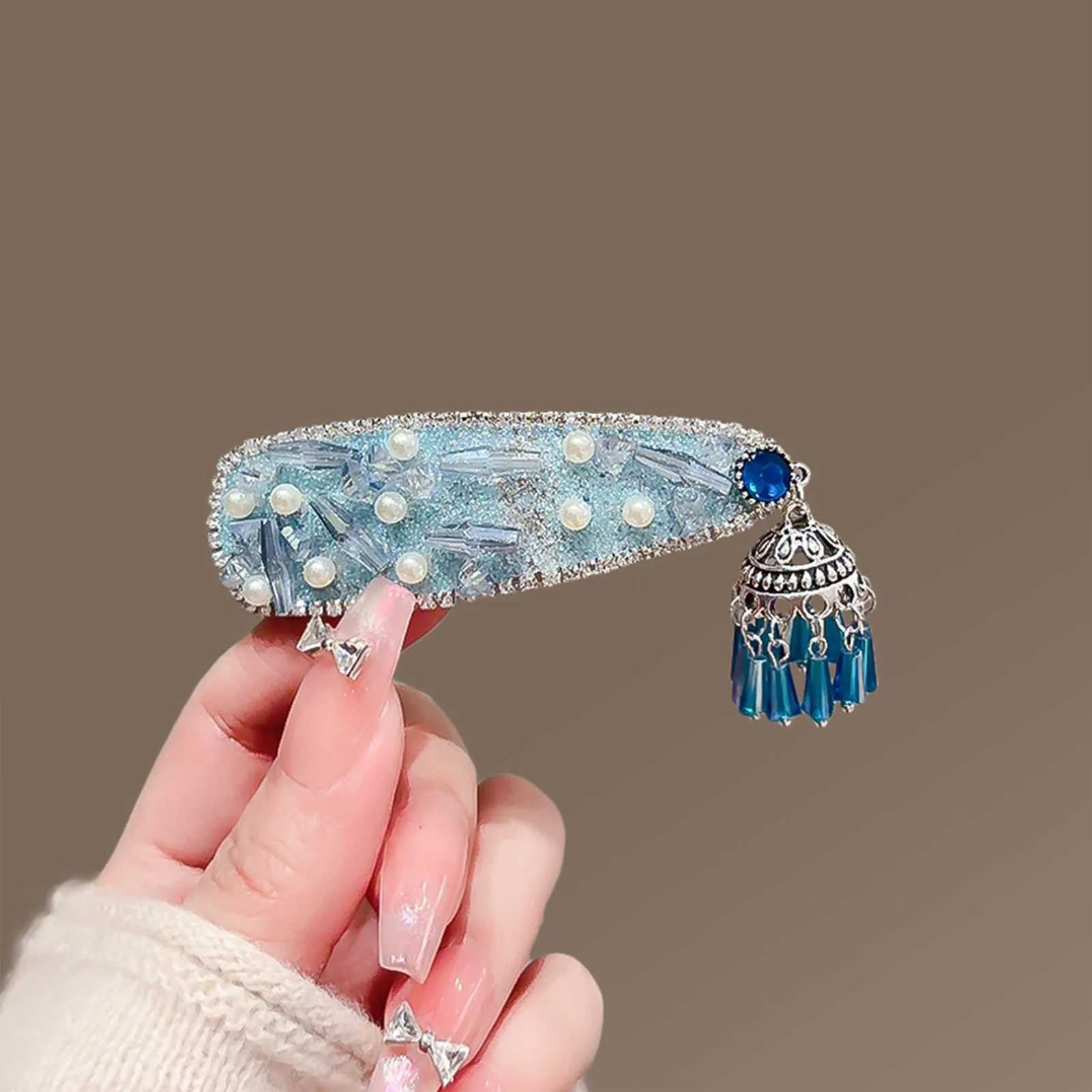 Pince à cheveux latérale à frange en cristal bleu, 1 pièce, Barrette à franges en perles élégantes avec pompon suspendu, accessoires pour cheveux Boho pour femmes et filles