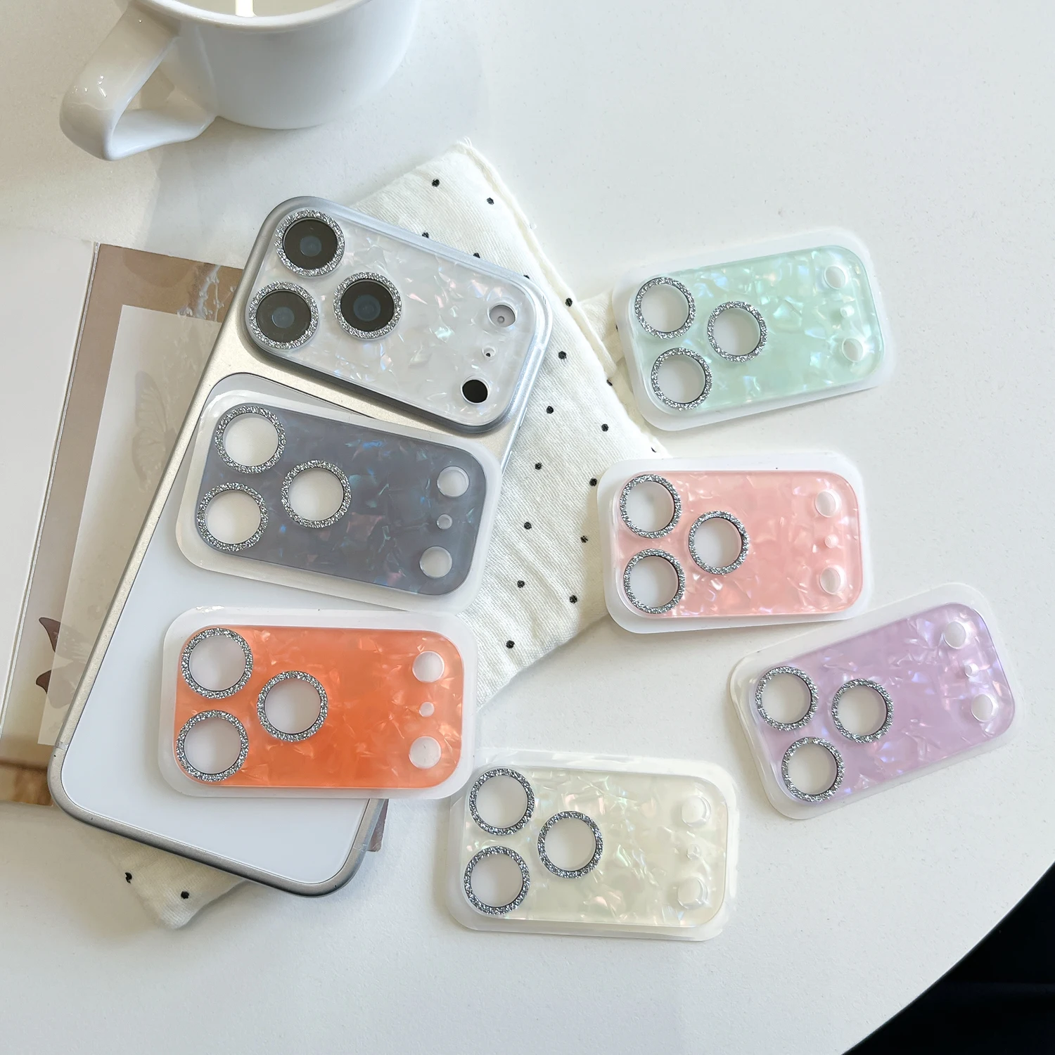 Protetor de Lente de Câmera com Padrão de Concha e Strass Brilhante para iPhone 17 Pro 17 ProMax - Película de Lente para Celular