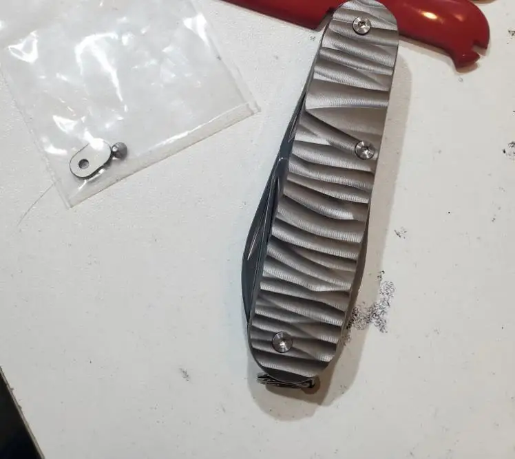 Imagem -02 - Remendo Titanium do Teste Padrão do Meteorito da Onda para Facas Suíças do Exército de Victorinox de 84 mm