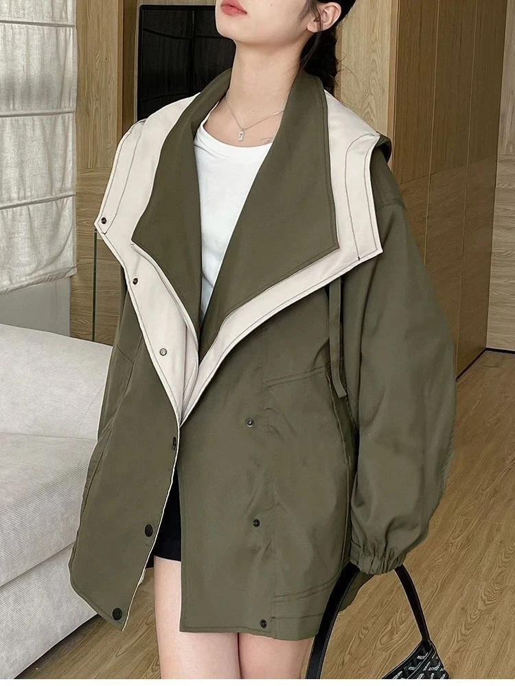 معطف واق من المطر متوسط الطول مناسب للسيدات 2025 سترة كورية جديدة للربيع والخريف ملابس عمل غير رسمية سترة بقلنسوة عصرية