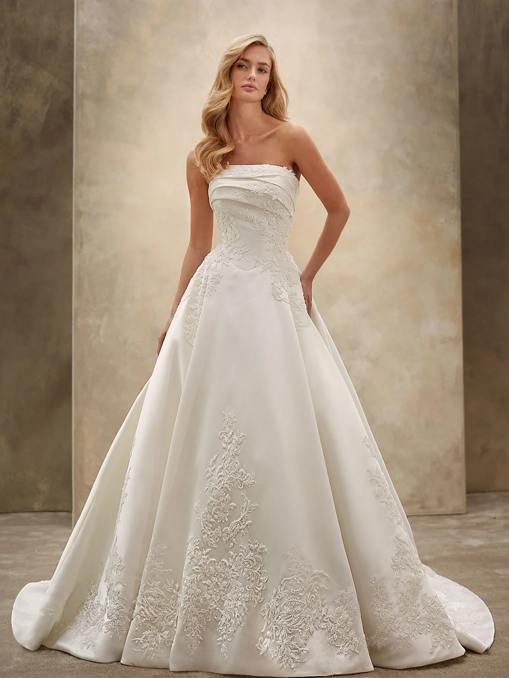 Elegant 3D Flower Wedding Dresses Romantic Strapless Bridal Gowns Stylish Satin Floor-Length Wedding Gowns Vestidos De Novia