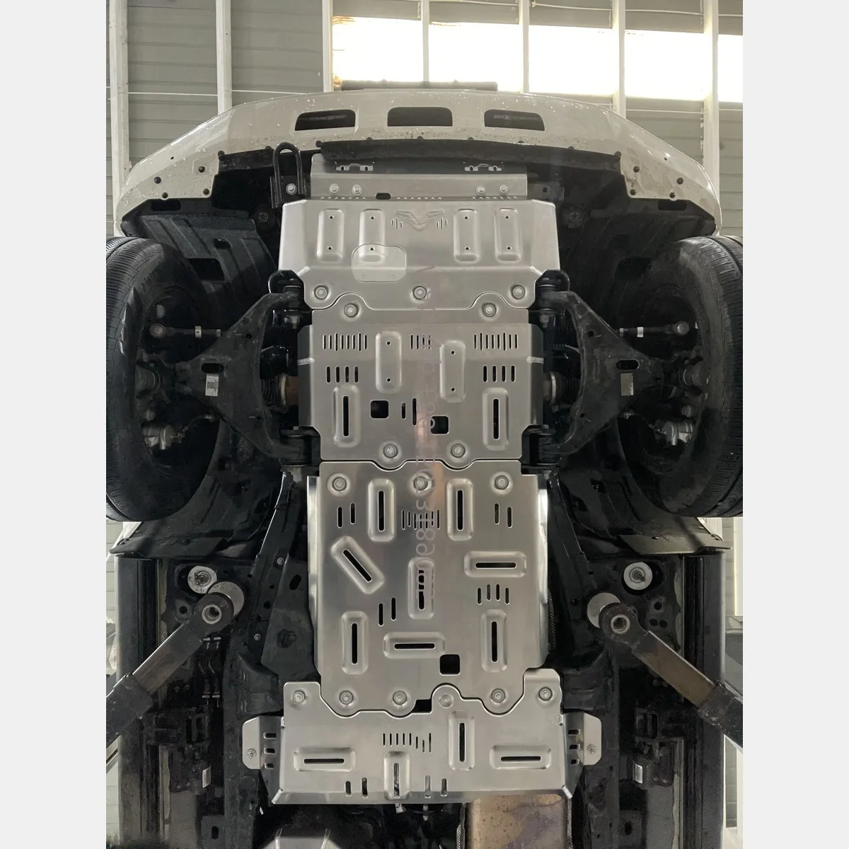 GWM Tank 500 ملحقات لوحة انزلاقية من سبائك الألومنيوم للوحة حماية تحت الجسم للطرق الوعرة SUV 4WD #1