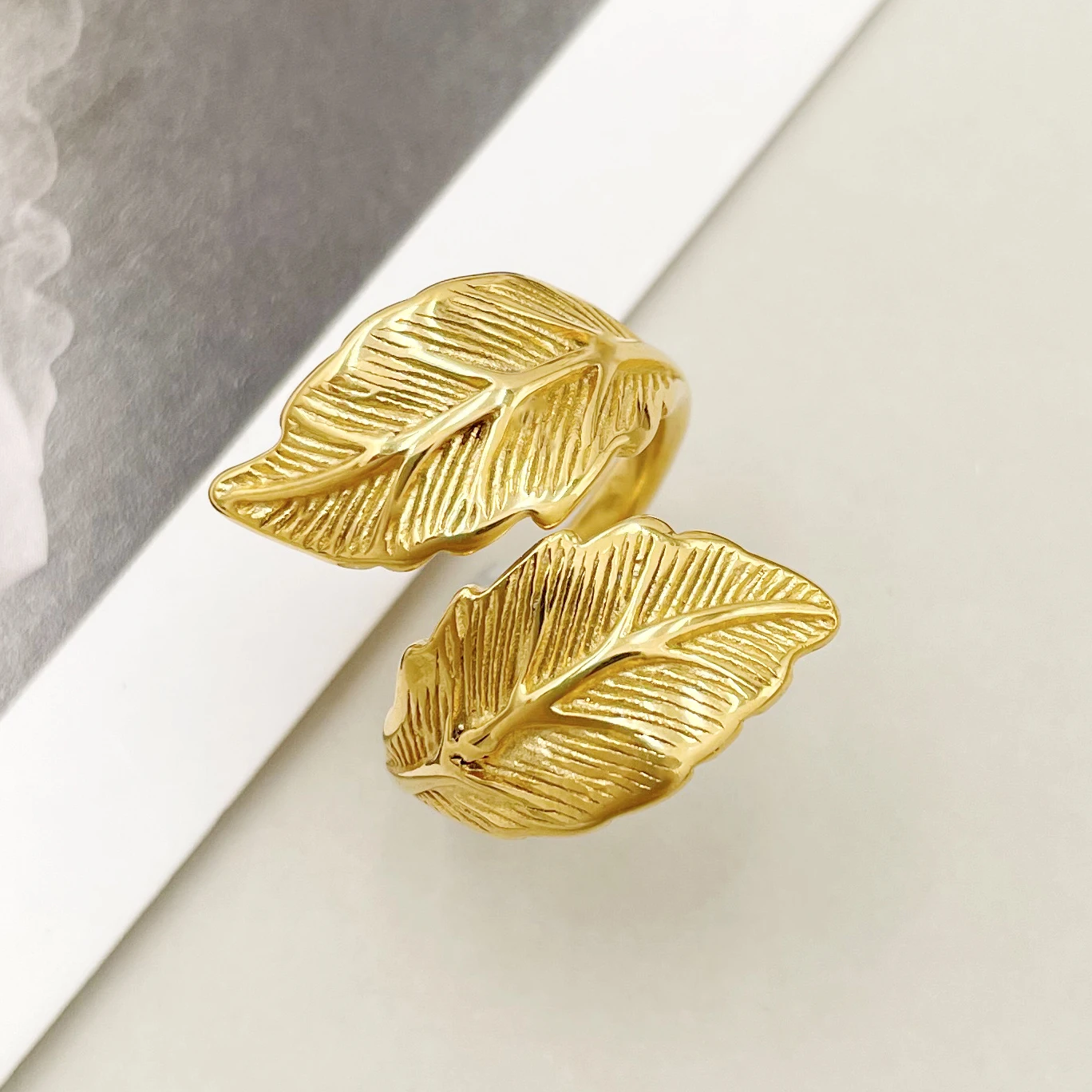 

May@RZ Classical Leaves Stainless Steel Warp Ring For Men And Women's Fashion Jewelry Elegant 14K Gold Plated Ring Accessories