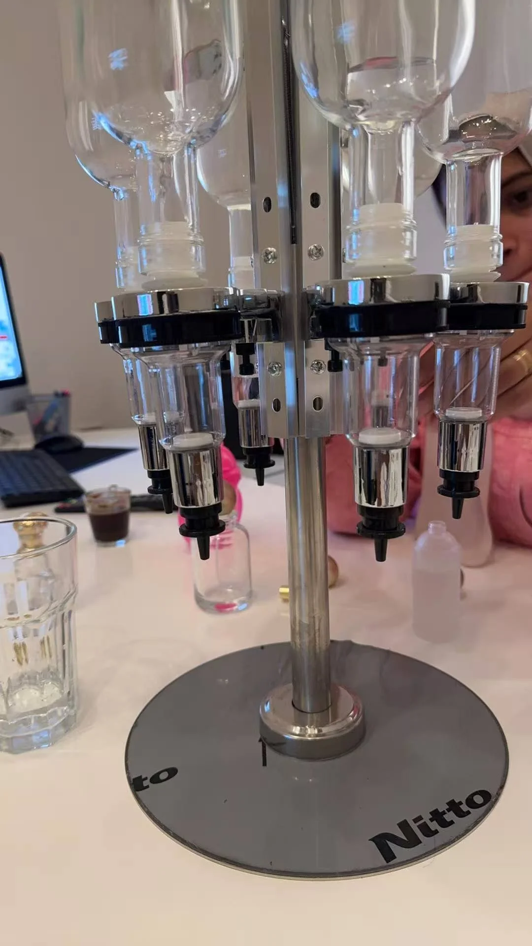 370 or 500ml Can Be Rotated Design 6 Head Perfume bar Entire Store Perfume Display Stand 6 Bottles Perfume Vending Machine