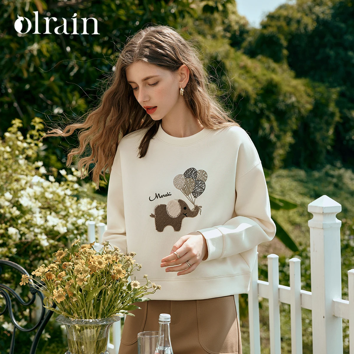 

OLrain O-Neck Cotton Blend Embroidered Sweatshirt Women's Early Autumn 2025 New Loose Short Stylish Top Casual O24CR83691
