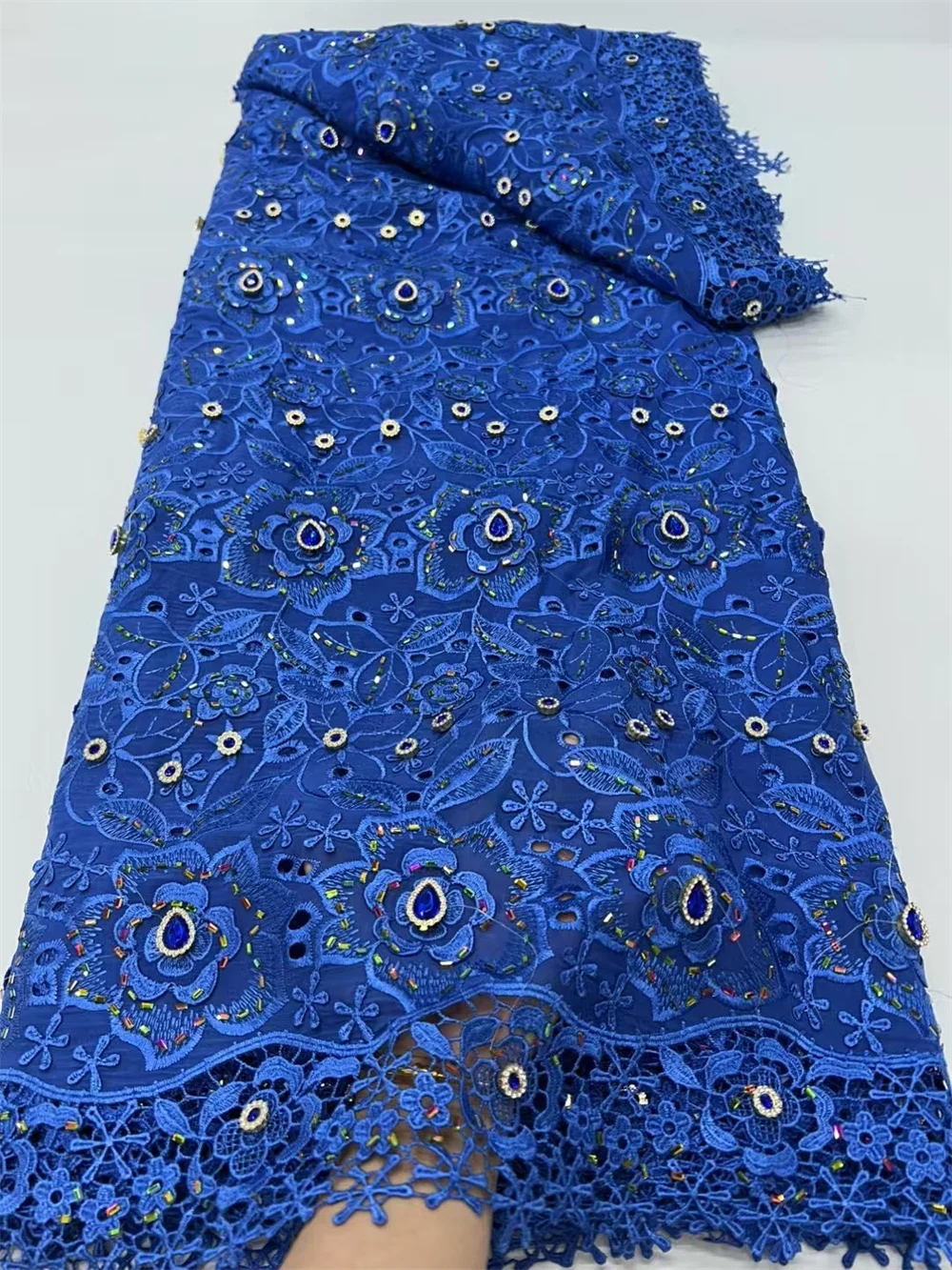 ホワイトアフリカシフォンストーンレース生地 2025 高品質フランスナイジェリア新郎レース生地縫製ドレスウェディングパーティー